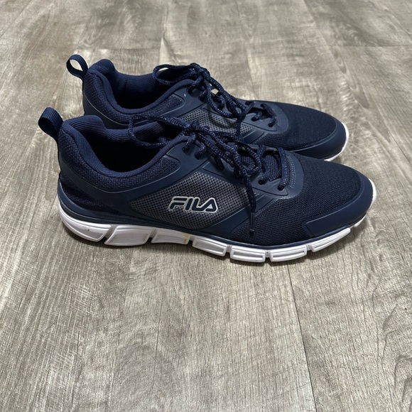 Men’s Fila Shoes 11 Memory Foam Tie Lace Closure Leather Rubber Sole Navy Blue - Picture 4 of 9